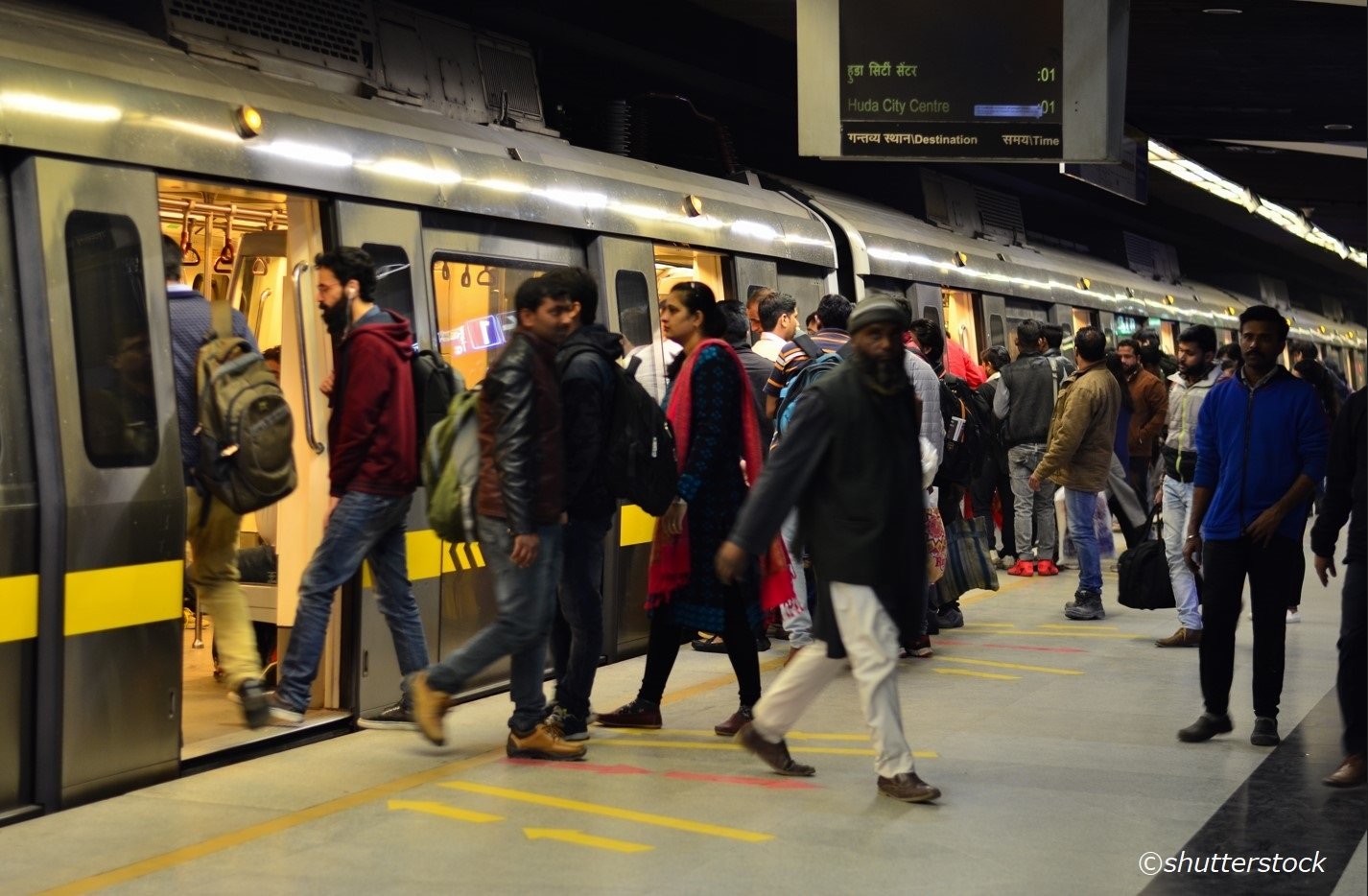 インドの地下鉄利用者の様子