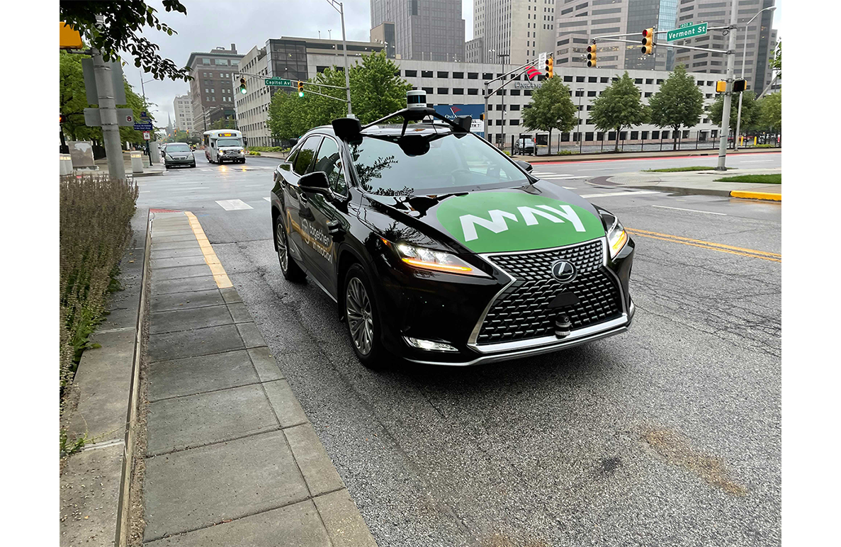 自動運転シャトル