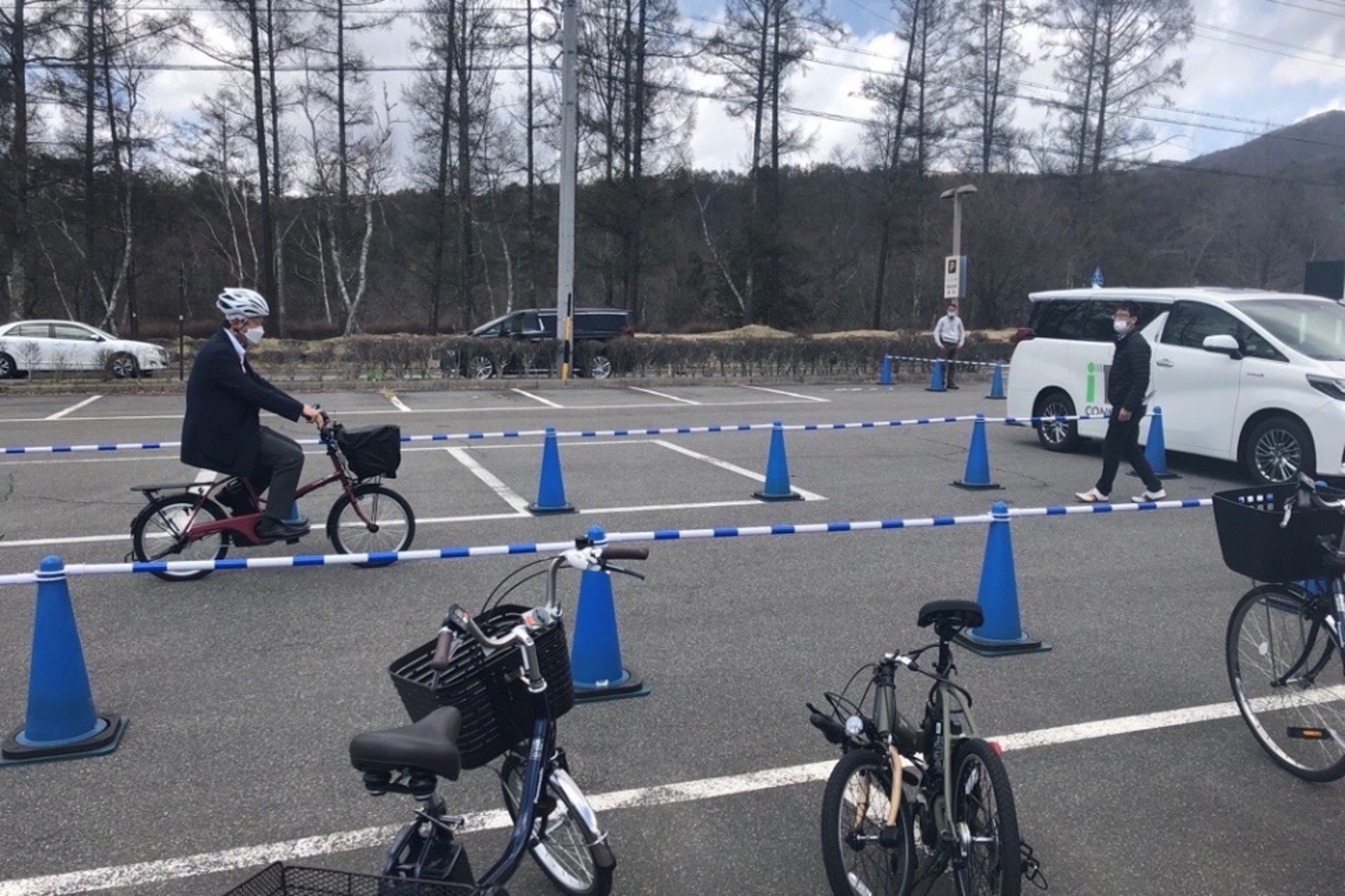 車両と自転車の相互通信を活用した交通事故防止技術のデモの様子