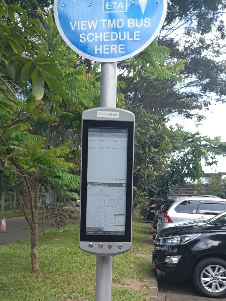 公共バスのスケジュールをデジタル表示