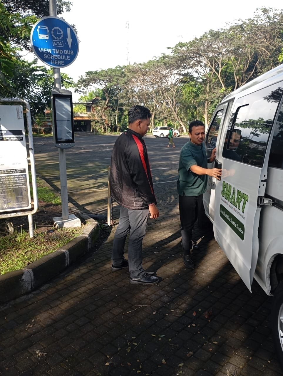 公共バスのスケジュールをデジタル表示2